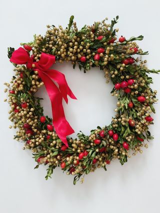 Trocha zimostrázu ze zahrady dětství, trocha zlatých tobolek z pole pod kopci, trocha rudých šípků z těch nejkrásnějších...